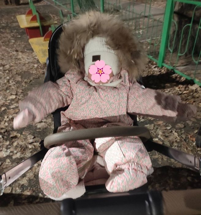 Продам теплый зимний комбинезон на девочку