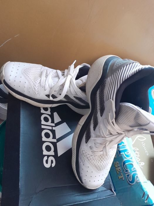 Продам красовки адидас