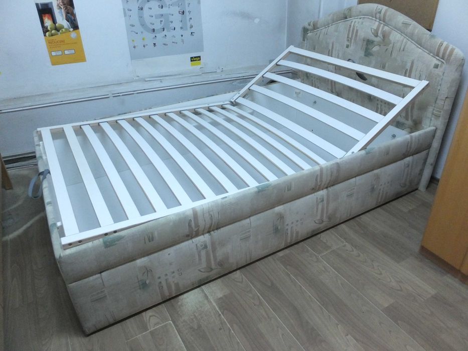 Pat dormitor frumos tapitat senior 120x200 cu lada de lenjerie/saltea
