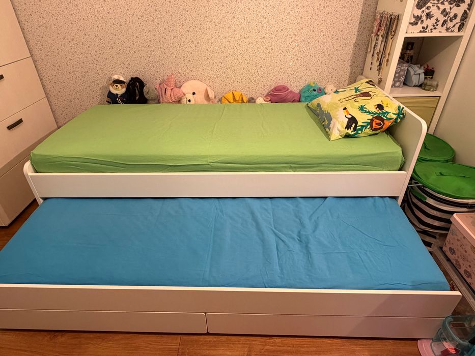 Pat IKEA SLÄKT extensibil 90x200 + saltea +2 sertare – aproape nou