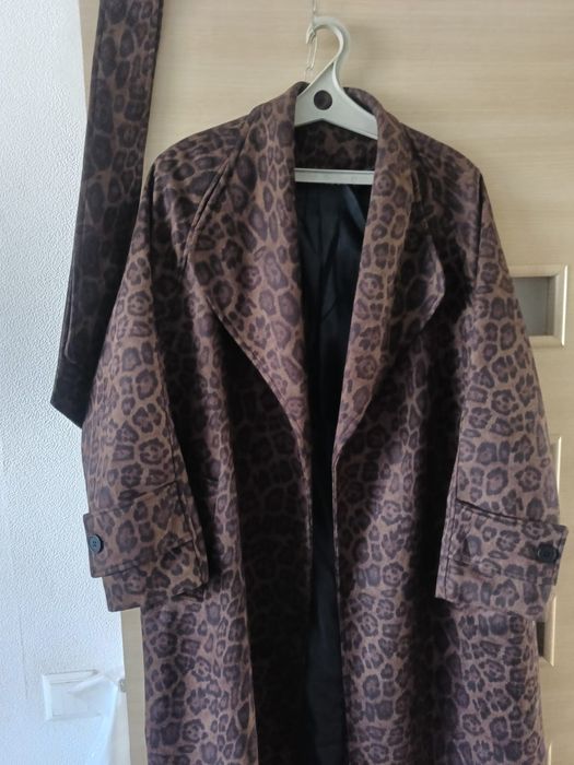 Продаю новое  стильное пальто, р 46-54, весна-осень, цена 10 тыс,