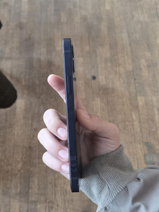 iPhone 12 128gb 79% капацитет (държи цял ден)