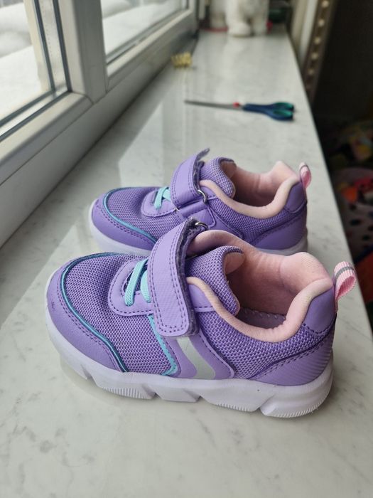 Кроссовки на девочку