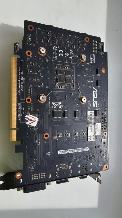 Продам видеокарту Asus GTX-1660Ti