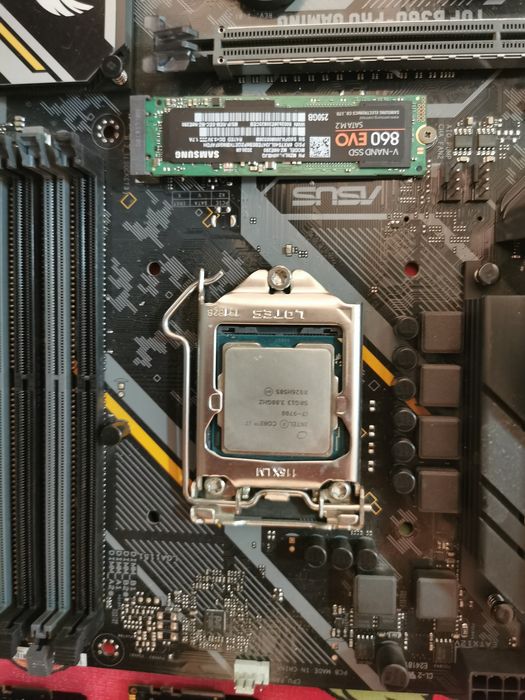 Kit gaming Intel i7 9700 placa ramii și ssd m2