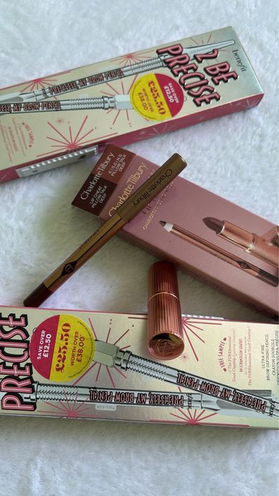 Чисто нови комплект на benefit и charlotte tilbury