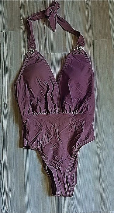 Costum de baie nou