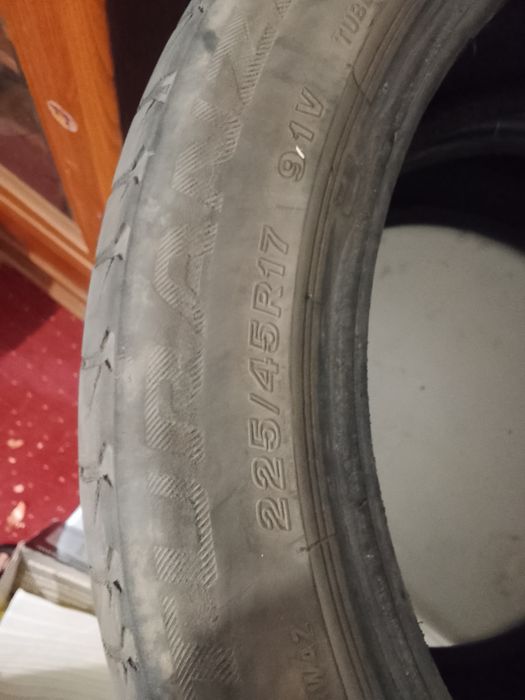 Продам шины летние 2 шт 225/45/17