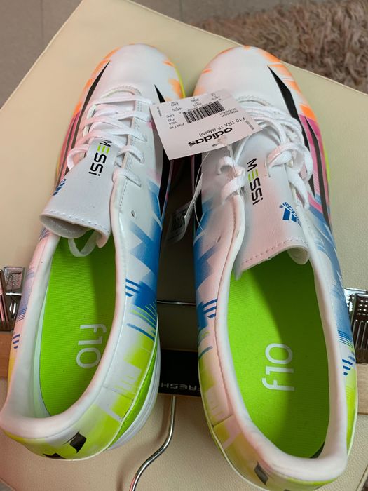 Футболни обувки за зала! Марка :Адидас, модел: Меси!