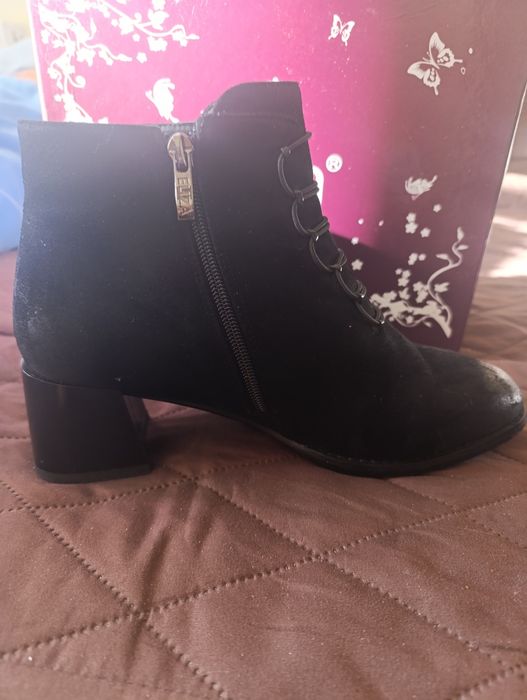 Продавам боти 45 лева обувани 1път