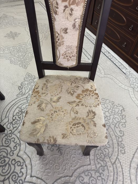 Продам стол гостинный