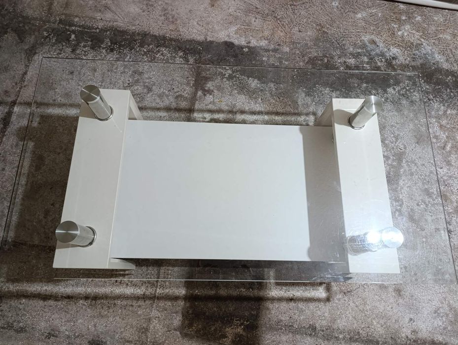 Стъклена холна маса