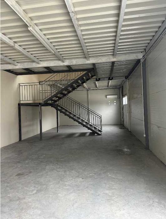 Дава се под наем Склад в Варна, Център - 1100 кв.м за 5984.34 € - Снимка #3