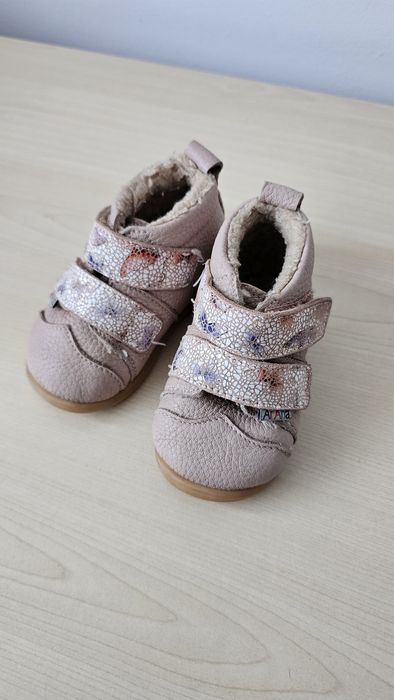 Vând bocanci imblaniti