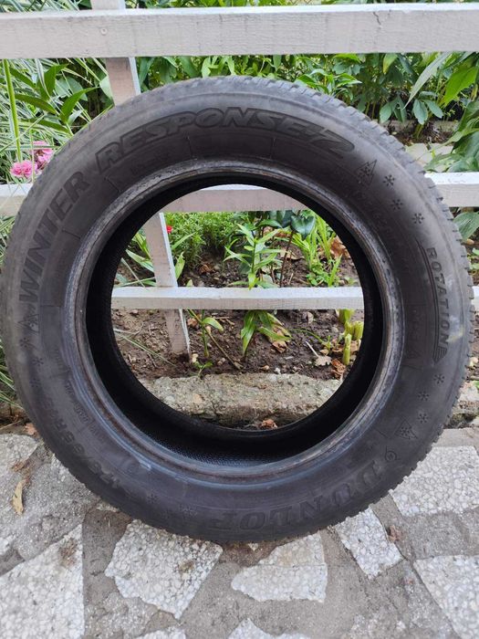 4 зимни гуми 175/65 R15 – 1 Michelin + 3 Dunlop. Продават се заедно.