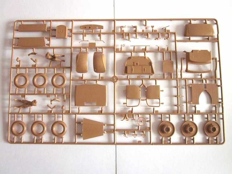 Сборная модель германского грузовика Mersedes-Benz L4500. масштаб 1:35