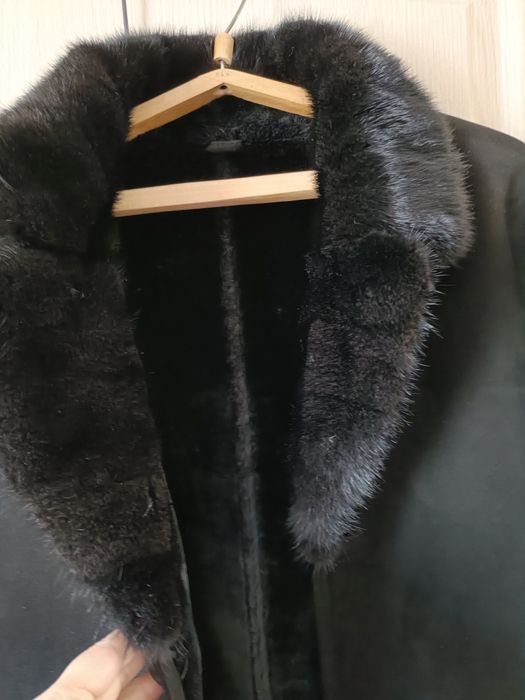 Дубленка мужская черного цвета