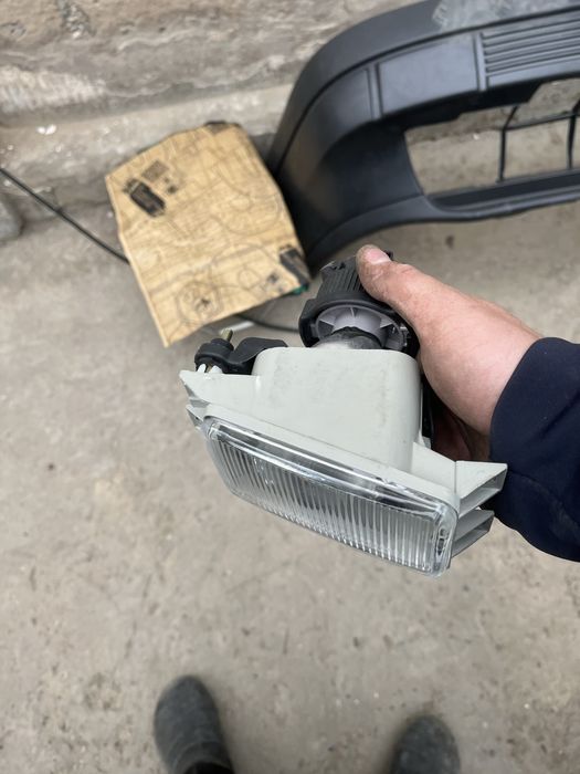 Прадам передний бампер на пасатб3