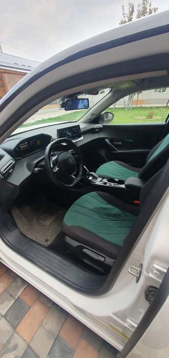 Продается электромобиль Пежо.