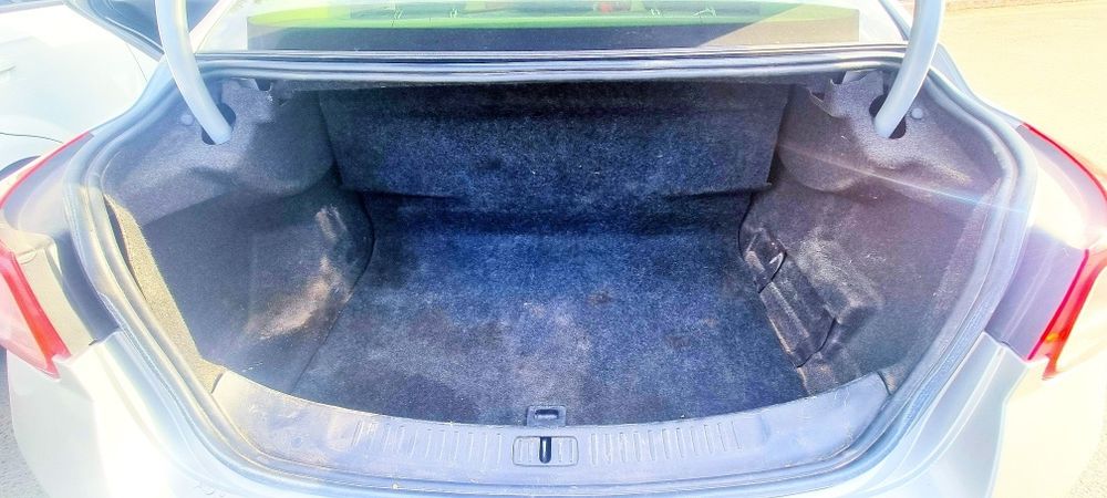 Malibu 1 sotiladi 7500$