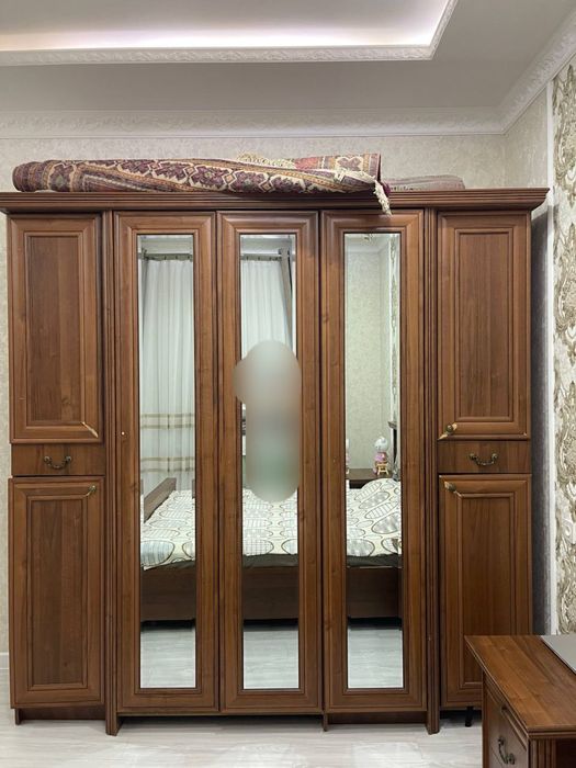 Срочно, продаётся мебель для спальни, торг уместен (диван в подарок)