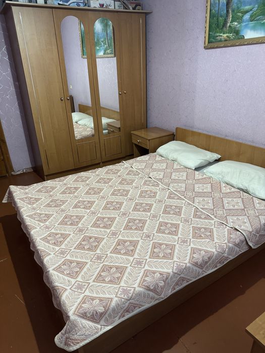 Продам спальный гарнитур