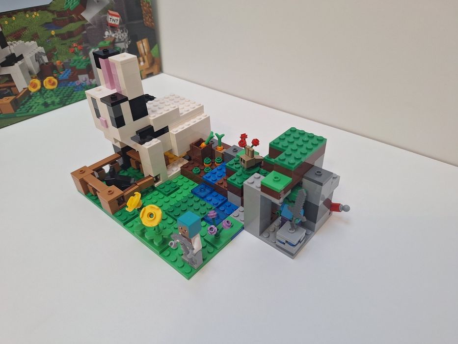 LEGO Minecraft 21181 - Ferma de iepuri/ The Rabbit Ranch - complet