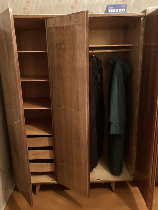 Продам два плательных шкафа
