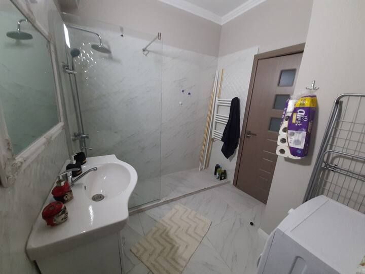 Închiriez apartament.