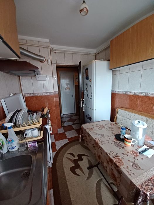 Vând apartament 2 camere semidecomandat