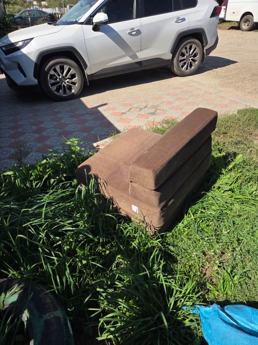 Продается бескаркасный диван