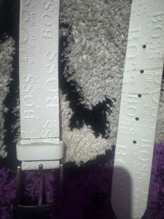 Vând curea Hugo boss