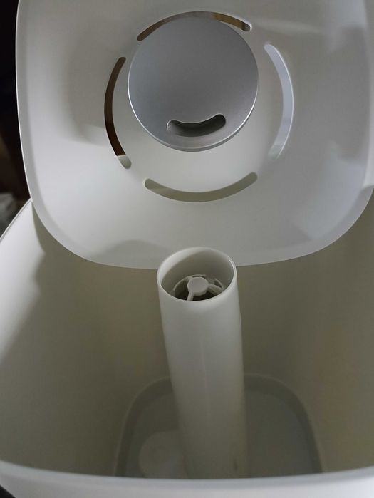 Продается увлажнитель воздуха Midea