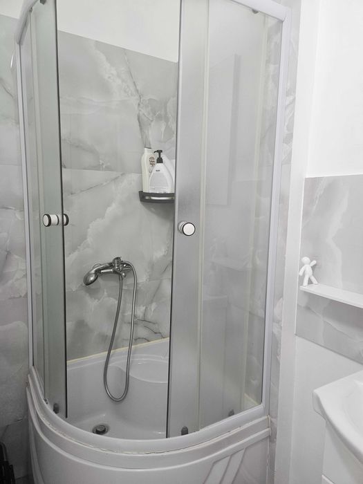 Inchiriez apartament