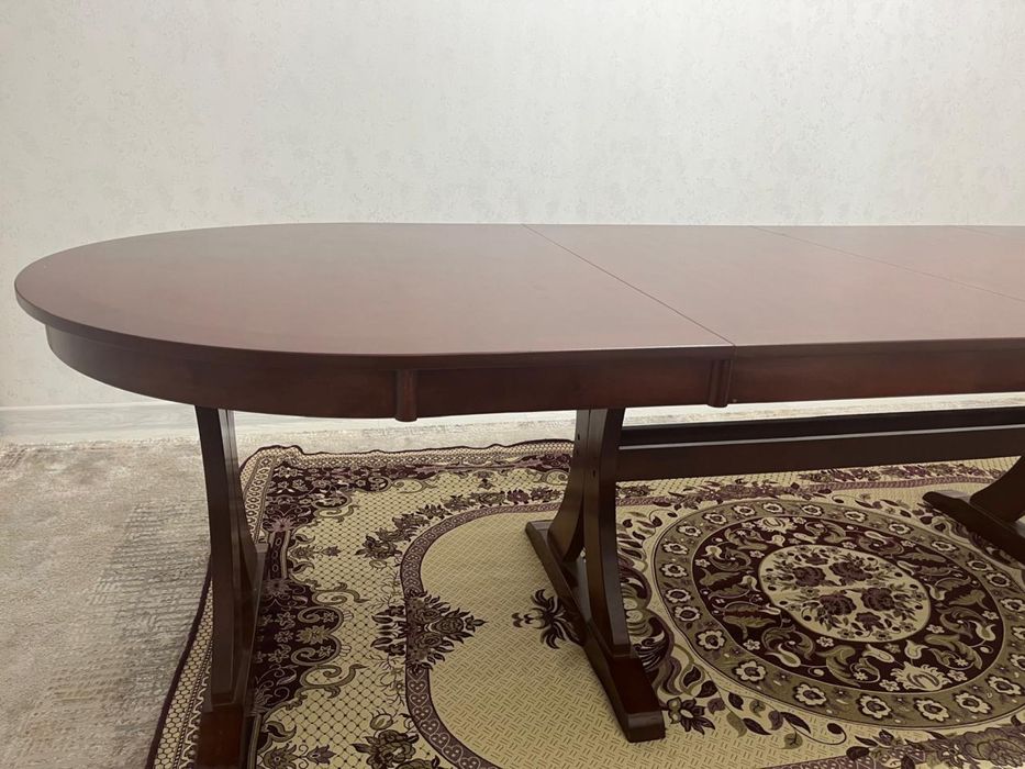 Продается деревянный стол