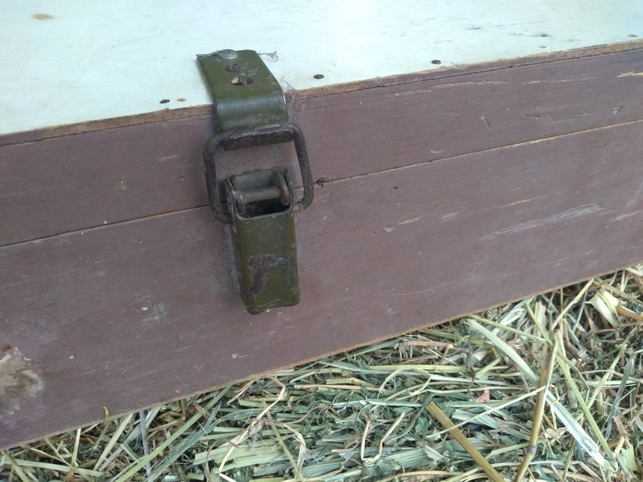 Стар голям дървен куфар