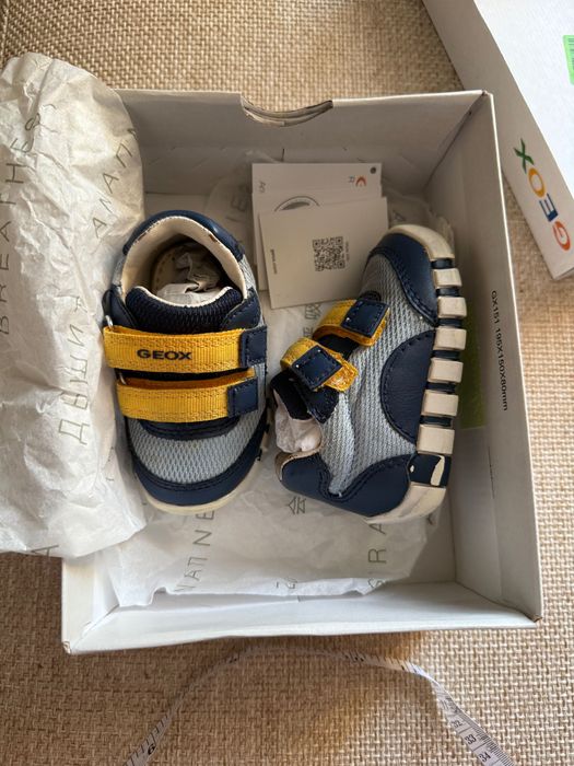 Бебешки обувки Geox 18 номер