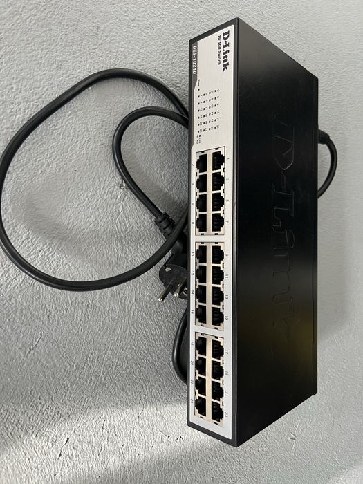 Switch DLink DES 1024D 24 porturi