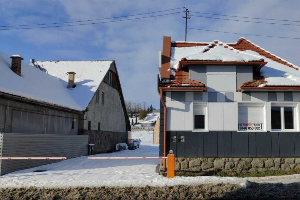 Clădire renovată de închiriat pentru activități comerciale în Sovata