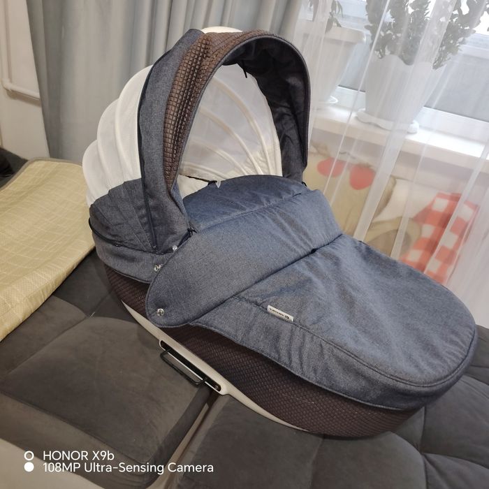 Продаётся детская коляска 3 в 1