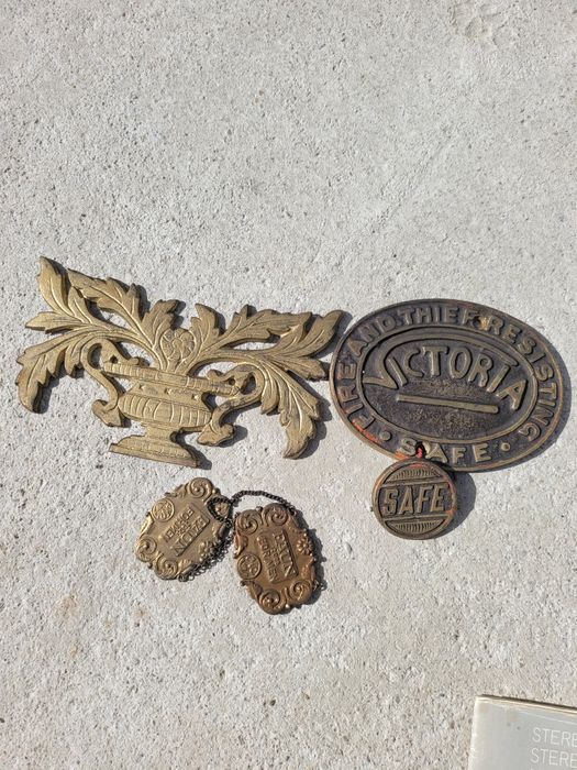 Embleme și mâner ușa vechi