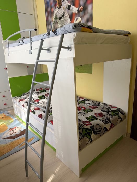 Двуетажно легло 90/200 и бюро