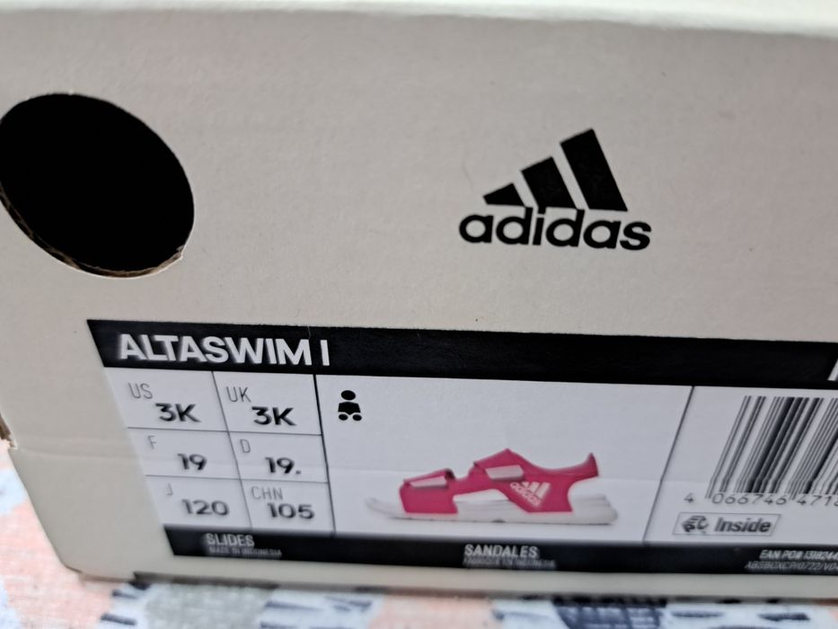 Vând sandale noi Adidas