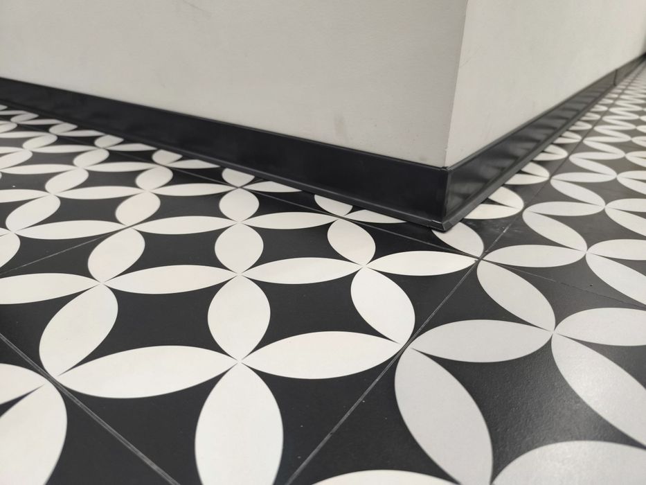 Алюмин Плинтус va Plintus MDF, dyuropolimer, Plastik, Polyuretan