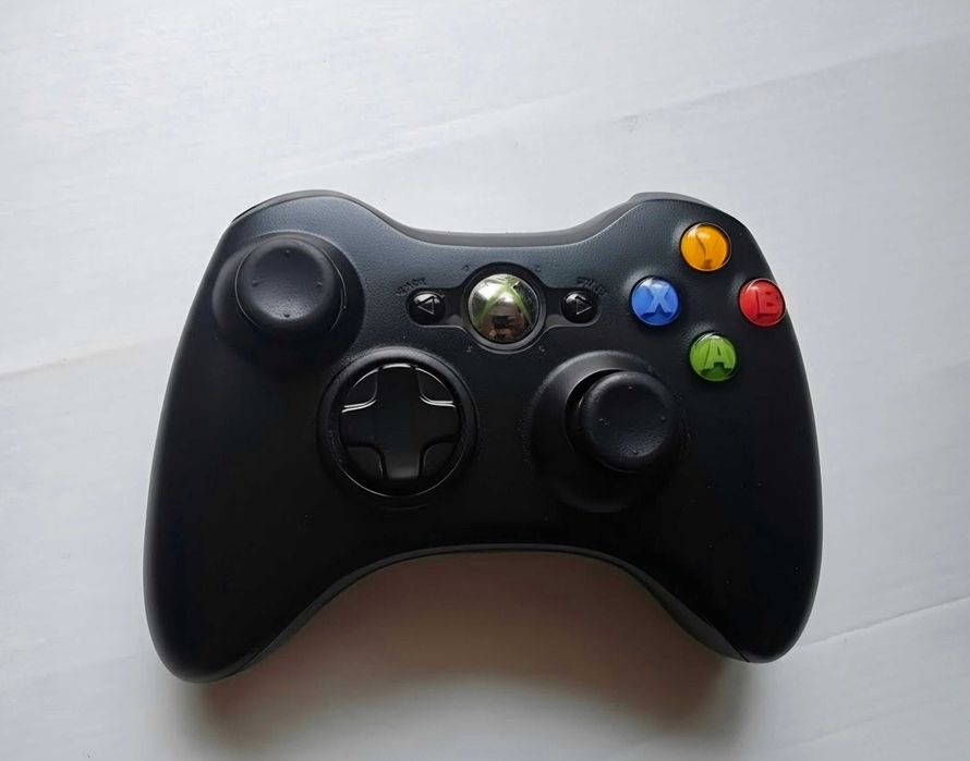 Продавам 2 бр. безжични джойстика за Xbox 360 (черни) – като нови! / Заменям за Xbox One