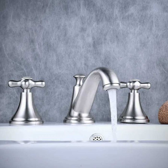 Двуръкохватков смесител за баня

Модели: Хром BL3031/BL3032