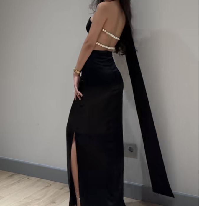 Вечернее, черное платье с открытой спиной