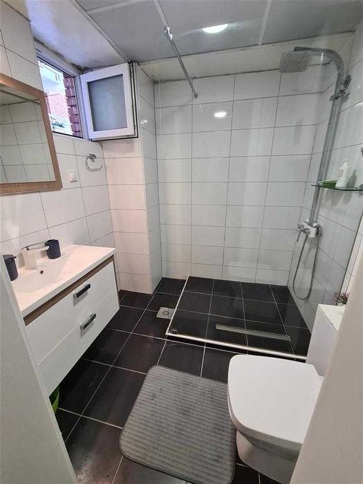 Дава се под наем Двустаен апартамент в София, Лозенец - 70 кв.м за 612 € - Снимка #2