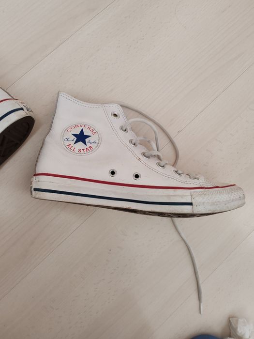 Оригинални бели кожени кецове Converse