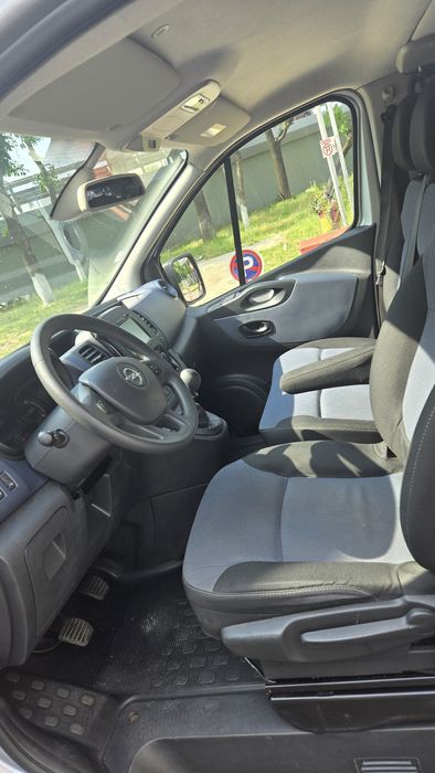 Inchiriez Opel Vivaro 8+1 locuri, Duba Transport Persoane